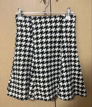안미르 하운드투스 체크 패턴 스커트