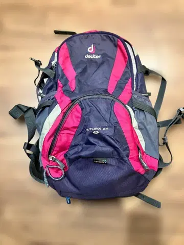 deuter Futura 20 네이비/핑크 레인 커버 있음