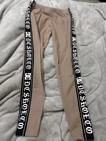 DC x GYDA 그래픽 레깅스 사이드 팬츠