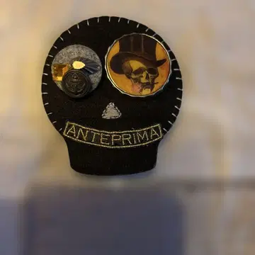 ANTEPRIMA 스컬 디자인 브로치