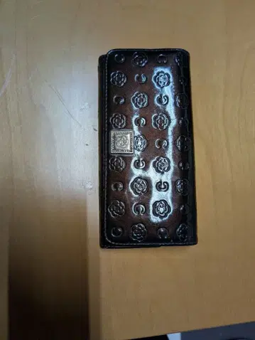 꽃 무늬 브라운 가죽 장지갑