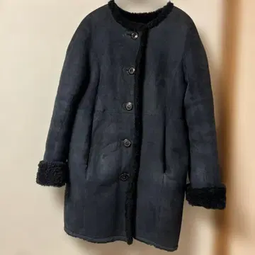 투모로우랜드 무스탕 코트 블랙