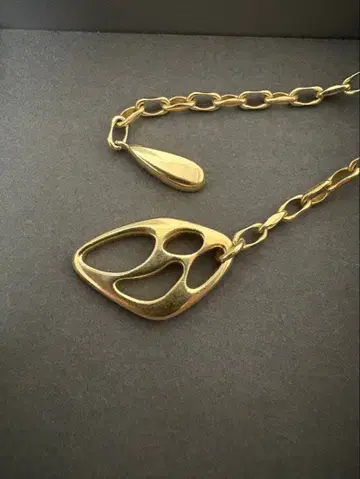 STRONG LOTUS SILVER NECKLACE GOLD OURS