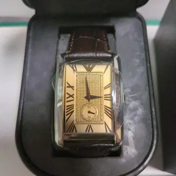 EMPORIO ARMANI 골드 아날로그 시계