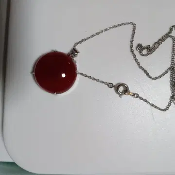 빨간색 라운드 펜던트 목걸이