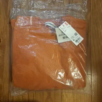 [새상품] 유니클로 UNIQLO 크루넥 스웨터 M 오렌지