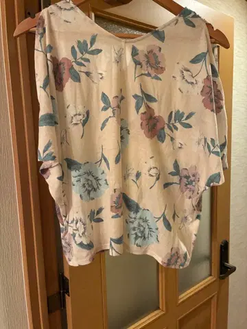 젤라또피케 꽃무늬 반팔 상의 핑크 계열