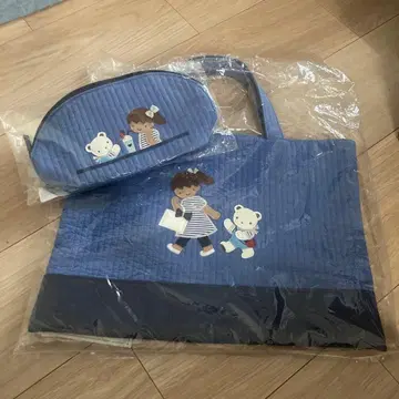 [ 새상품 ] 파미리아 비오는날 콜라보 백 & 파우치 2세트