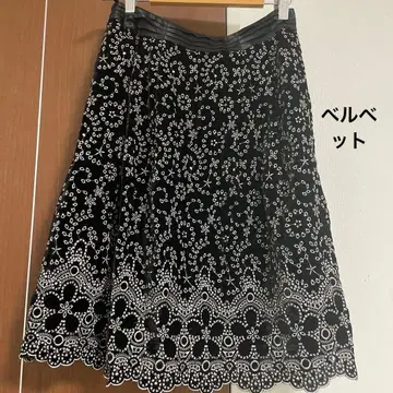 프랑코 페라로 플레어 스커트 블랙 화이트 자수 무릎 기장 사이즈 2