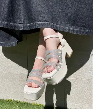 MAJESTIC LEGON 샤이니 클리어 크로스 샌들