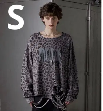 GRANCY 올 패턴 큐빅 그래픽 롱T 그레이 레오파드