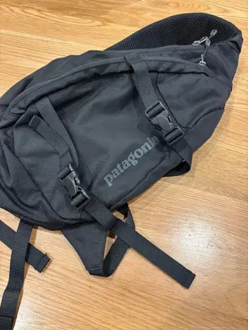 patagonia 블랙 슬링백