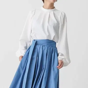 [ CHONO ] 개더 블라우스 긴팔 퍼프 슬리브 화이트 펄 리본