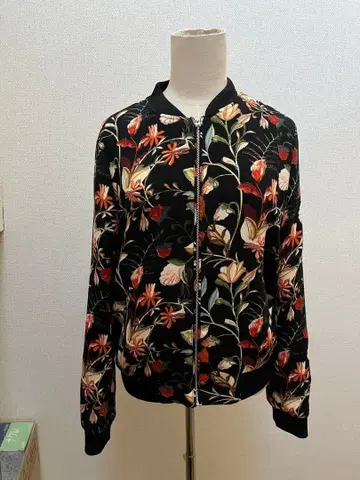 ZARA 프린트 집업 자켓