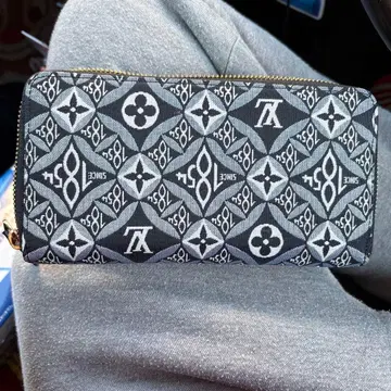 모노그램 디자인 장지갑