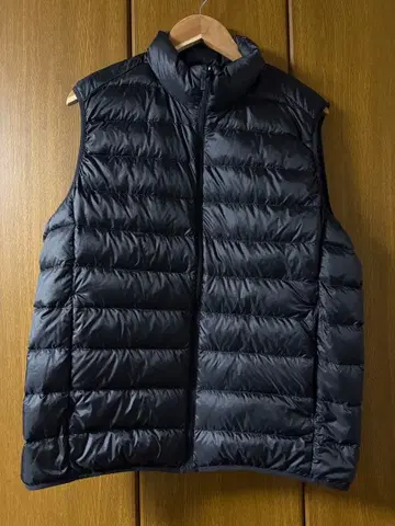 UNIQLO ultra light down vest