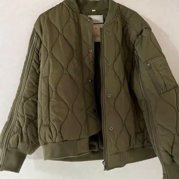 GU 올리브 퀼팅 MA-1 자켓