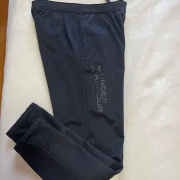 UNDER ARMOUR 블랙 조거 팬츠 속기모