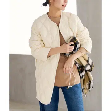 아이보리 퀼팅 다운 자켓