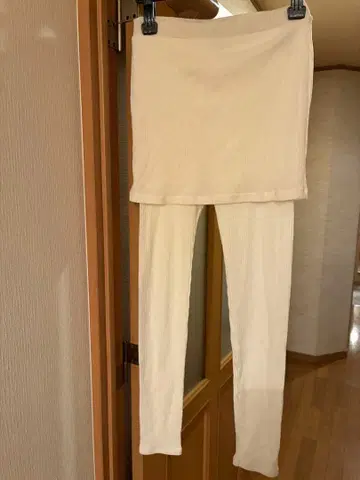 젤라또피케 리브 화이트 스패츠 M 사이즈