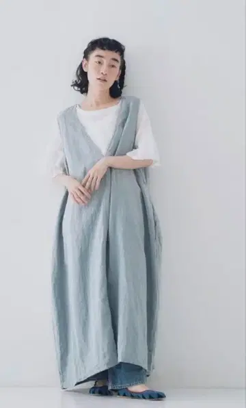 nestrobe 블랙 린넨 백 V넥 원피스 블루