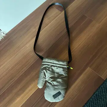 SACKVILLE 숄더백 미트 그로브 다운 올리브 그린