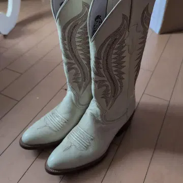 자수 장식 화이트 가죽 웨스턴 부츠