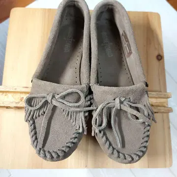 MINNETONKA 그레이 모카신 사이즈 7