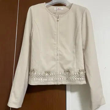 노카라 자켓 베이지 레이스 장식