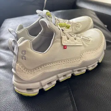 On 스니커즈 화이트 새상품 상자 없음