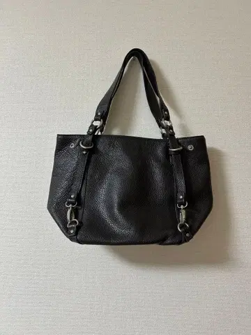 가죽 핸드백 블랙 시크 모드