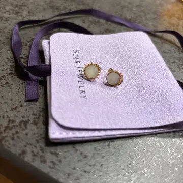 STAR JEWELRY 화이트 스터드 귀걸이