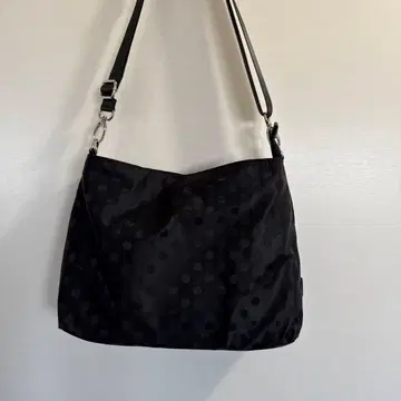 이삭 YSACCS 숄더백 발수 가공 도트 무늬 블랙 미사용 새상품