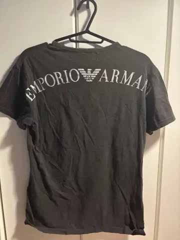 엠포리오 아르마니 블랙 티셔츠