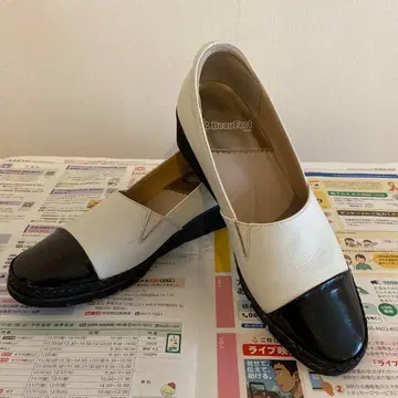 BearFort 화이트/블랙 로퍼