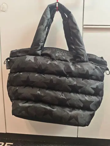 블랙 별 패턴 토트백 루트