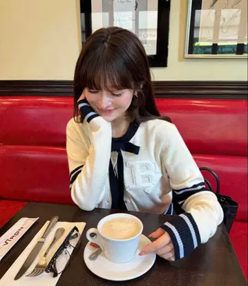 Bibiy. B.CLUB 타이 가디건 팝업 한정판 색상