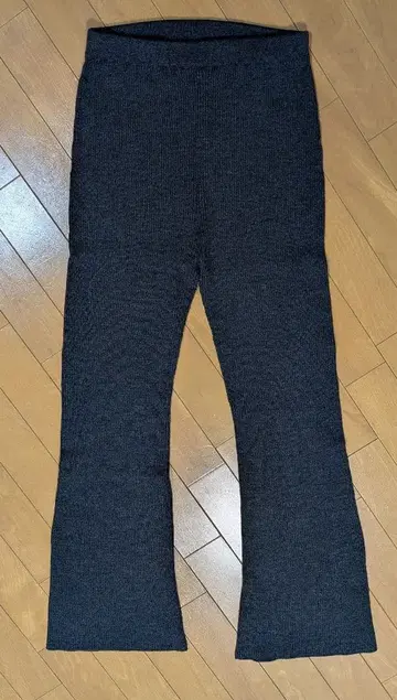 슬로브 이에나 울 리브 니트 플레어 팬츠 다크 그레이