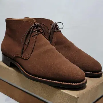 스코치 그레인 스웨이드 처카 부츠