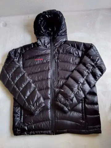 마무트 그래비티 후디드 다운 자켓