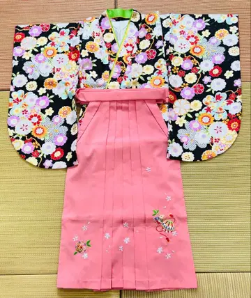 화려한 꽃무늬의 코몬 기모노