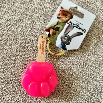 [ 새상품 & 미사용 ] 디즈니 스토어 주토피아 발바닥 키링 닉