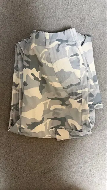 카모플라쥬 카고 팬츠 그레이