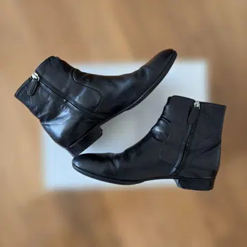 ALUMNAE 가죽 숏부츠 지퍼 포함