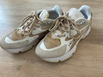 LACOSTE 베이지 스니커즈 25cm