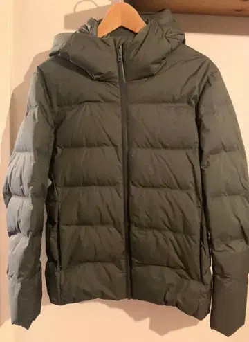 UNIQLO 후드 부착 다운 자켓 M 올리브 그린 (카키)