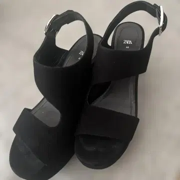 ZARA 블랙 통굽 샌들 40