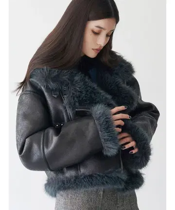 무루아 MURUA 언이븐 숏 페이크 무스탕 자켓 2025