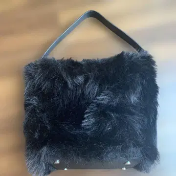 ZARA 블랙 퍼 숄더백