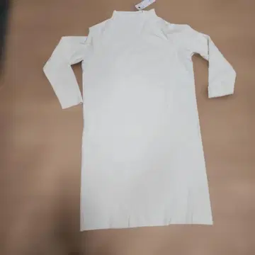 택 포함 새상품 앙코키네 밀라노 리브 하이넥 원피스 화이트 LL